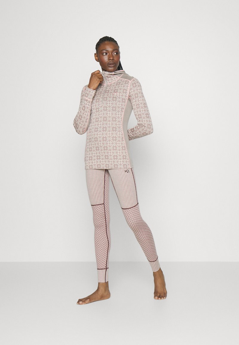 Hoodie mit langen Ärmeln und pinkem Blumendesign sowie passender gestreifter Leggings. Beide aus leichtem, elastischem Material gefertigt.