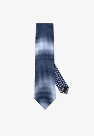 Granatowy krawat z geometrycznym białym wzorem, wykonany z gładkiej tkaniny. Posiada zaostrzony koniec oraz metkę po wewnętrznej stronie.