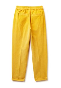 Geel corduroy broek met een elastische tailleband, twee achterzakken en een recht model, met een verticale ribbelstructuur.
