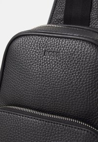 BOSS NEW CROSSTOWN - Torba čez telo - black