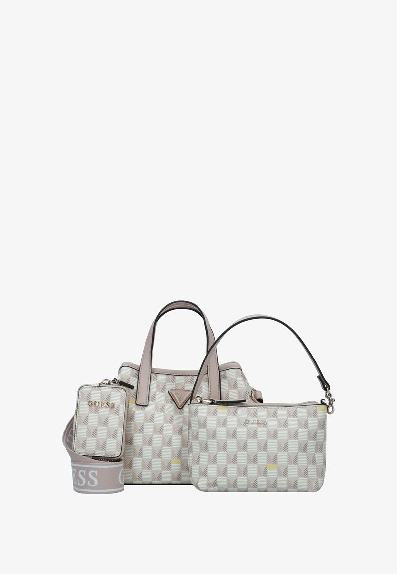 Drie Guess-tassen met een geometrisch patroon in pasteltinten. Bevat een handtas, een kleine schoudertas en een afneembare pouch. Geverfde afwerking.