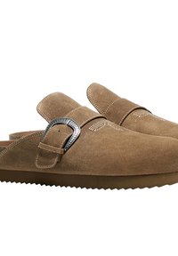 Rjavi semiš klompe z zaobljenim nosom, nastavljivim sponko, kontrastnim šivanjem in teksturirano gumijasto podplatom.