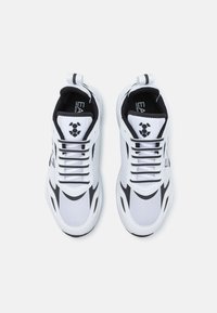 EA7 Emporio Armani ACE RUNNER UNISEX - Joggesko - white/black