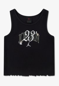 Μαύρο ριμπ τοπ με κέντημα "JORDAN 23" σε λευκό και πράσινο, με λουλουδάτες λεπτομέρειες και άνισο τελείωμα.