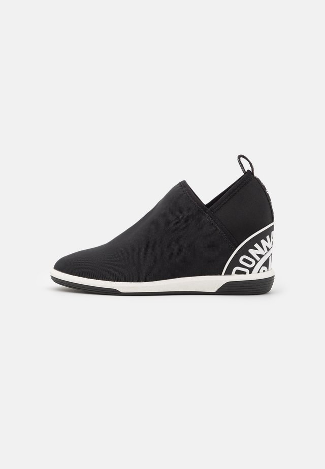 CHRISTINA WEDGE - Sneakersy niskie - black