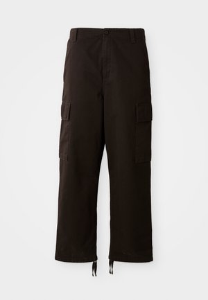 Pantaloni cargo neri con una vestibilità rilassata, dotati di due tasche laterali, chiusura con bottone e lacci regolabili all'orlo.