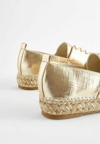 Next FOREVER COMFORT TOE CAP- REGULAR FIT - Espadrillot - gold