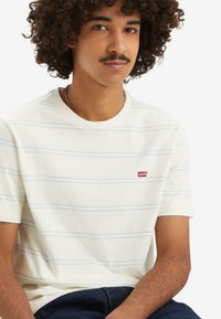 Levi's® ORIGINAL HOUSEMARK TEE - Jednoduché tričko - seaside egret