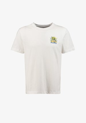 Witte T-shirt met korte mouwen met een kleine afbeelding van tropisch fruit en ananas en de tekst "Tulum Therapy" op de linkerborst.