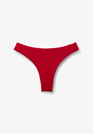 Rote Bikinihose für Damen mit niedrigem Bund und dünnem Taillenband, flach auf weißem Hintergrund präsentiert.