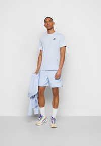 Nike Sportswear CLUB TEE - T-shirt básica - light marine