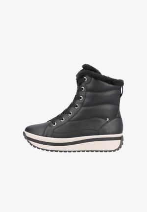 Czarne skórzane botki do kostki z teksturowaną cholewką, sznurowanym przodem, miękkim wnętrzem oraz białą podeszwą środkową z czarnymi akcentami.