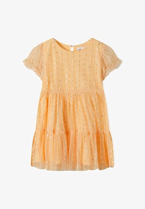 Sárga tüllruha rövid puffos ujjal, réteges fodros szoknyával és szétszórt ezüst pötty díszítéssel. Hátsó nyakkivágással.