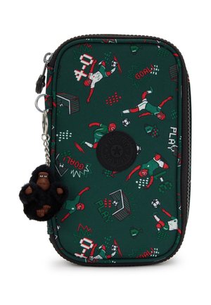 Pochette verte zippée avec illustrations de joueurs de football, ballons de football, buts, les mots "BUT !" et "JOUE", et un porte-clés gorille noir attaché.