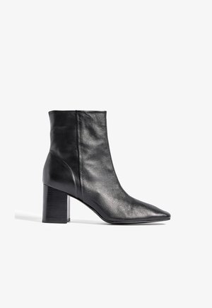 NA-KD, Lage laarzen - black