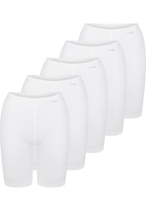 Cinq pantalons courts blancs sans coutures jusqu'aux genoux, empilés en diagonale, chacun avec un petit logo "sloggi" sur le devant en haut à gauche.