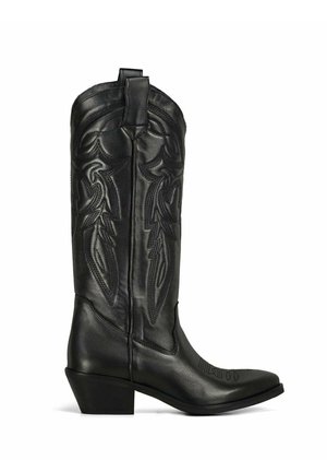 Stivale da cowboy in pelle nera stile western con cuciture decorative e tacco inclinato di altezza media, mostrato di profilo laterale.