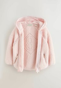 Jasnoróżowa polarowa kurtka z kapturem, z zamkiem błyskawicznym z przodu, bocznymi kieszeniami oraz utkanym wewnątrz wzorem w diamenty. Akcenty w kolorze różowego złota.