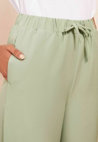 Friends Like These WIDE - Kelnės - khaki green