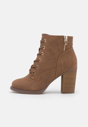 High Heel Stiefelette - cognac
