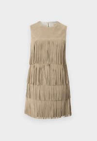 Rochie din suede bej cu detalii din franjuri stratificate. Guler rotund cu închidere cu fermoar la spate. Textură netedă, lungime deasupra genunchiului.