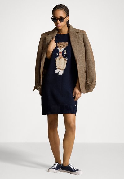 Polo Ralph Lauren POLO BEAR CREWNECK SWEATER DRESS - Stickad klänning - hunter navy