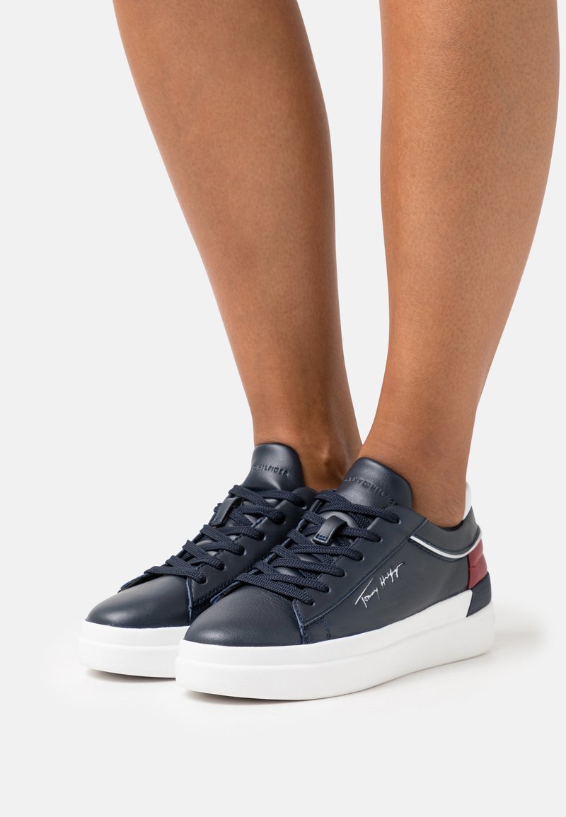 Tommy Hilfiger FEMININE ELEVATED Baskets basses desert sky/bleu