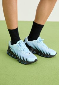 AIR MAX DN8 - Tenisice - black/psychic blue/armory blue