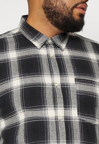 Only & Sons ONSLUCA LIFE TWILL CHECK - Camisa - dark navy