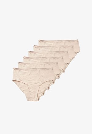 Sei mutandine da donna beige a vita alta impilate diagonalmente su uno sfondo bianco.