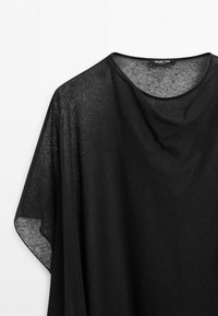Zwart, doorschijnend topje met korte mouwen, een ronde halslijn en een lichte plooival, label zichtbaar in de kraag met de tekst Massimo Dutti.