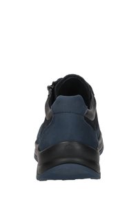 Marineblaue Schuhe aus einer Kombination von Wildleder und Leder, in runder Form, mit gepolstertem Absatz und schwarzer Gummisohle. Reißverschlussdetail an der Seite.