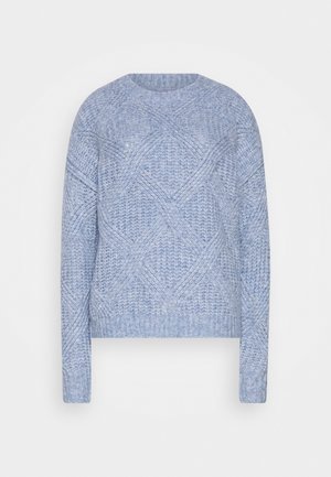Pull en tricot bleu clair avec un motif en torsade losange, col rond, manches longues et poignets et ourlet côtelés.