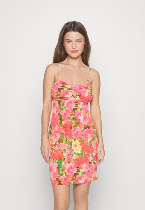 ONLY Petite ONLPELLA CUT OUT DRESS - Φόρεμα από ζέρσεϊ - rouge red painted