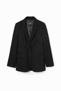 Sort blazer lavet af tekstureret stof med et bølgemønster, enkelt knaplukning og to forlommer. Har spidse klapper og foret indre.