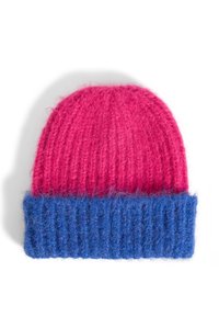 Strikket hue med en lys pink top og en ribbet blå kant, lavet af blød uld. Har et tofarvet design med en tekstureret finish.