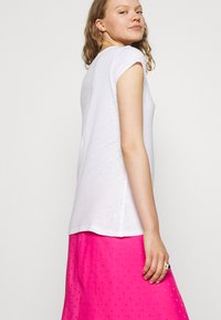 Mos Mosh TEE - Jednoduché tričko - white