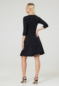 Chelsea Clark FLARED MATERNITY 3/4 SLEEVES - Džersejové šaty - black/white