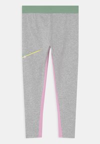 Szare legginsy z zielonym pasem w talii i różowymi panelami bocznymi, z żółtym ukośnym paskiem i kwiatowymi akcentami na lewej nodze.