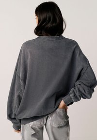 Next RELAXED FIT LONGLINE WASHED CREW NECK - Mikina - charcoal grey