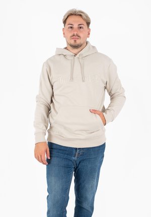 Felpa leggera beige realizzata in materiale morbido, con tasca a marsupio, caratterizzata da un logo Timberland in rilievo sulla parte anteriore e polsini a costine.