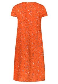 Kukkamekko oranssilla sävyllä, jossa on hihattomat hihat ja A-linjainen muoto. Mekossa on hienovarainen kuvio pienistä valkoisista ja vaaleanpunaisista kukista tekstuuripinnalla.