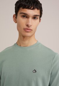 WE Fashion THE ULTRA SOFT - Pamata T-krekls - green