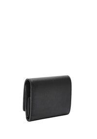 Portafoglio in pelle nera con texture liscia, forma rettangolare compatta e dettagli cuciti. Presenta un design pieghevole per un facile accesso.