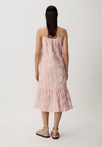 comma casual identity SPAGHETTI MIT LOGO-MUSTER - Sukienka letnia