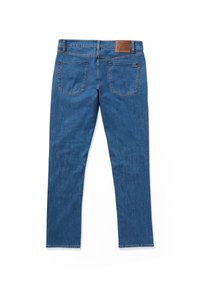 Jean en denim bleu avec une coupe droite, présentant une patch en cuir marron à la taille et deux poches arrière avec des coutures détaillées.