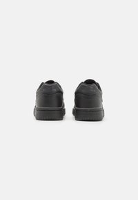 New Balance Basketbalové boty - black