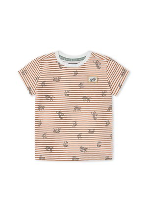 Camiseta de manga corta para niños, blanca con rayas marrones, con pequeñas ilustraciones de tigres negros y un parche etiquetado "Jungle Wild".