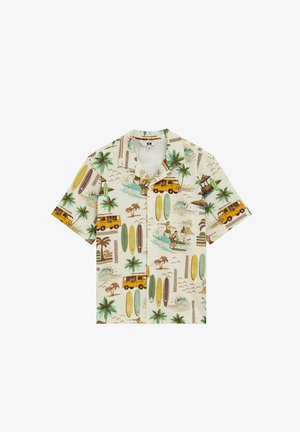 Cămașă crem cu mâneci scurte cu imprimeu cu palmieri, plăci de surf, dube galbene, valuri și surferi în tonuri verzi, maronii și galbene.