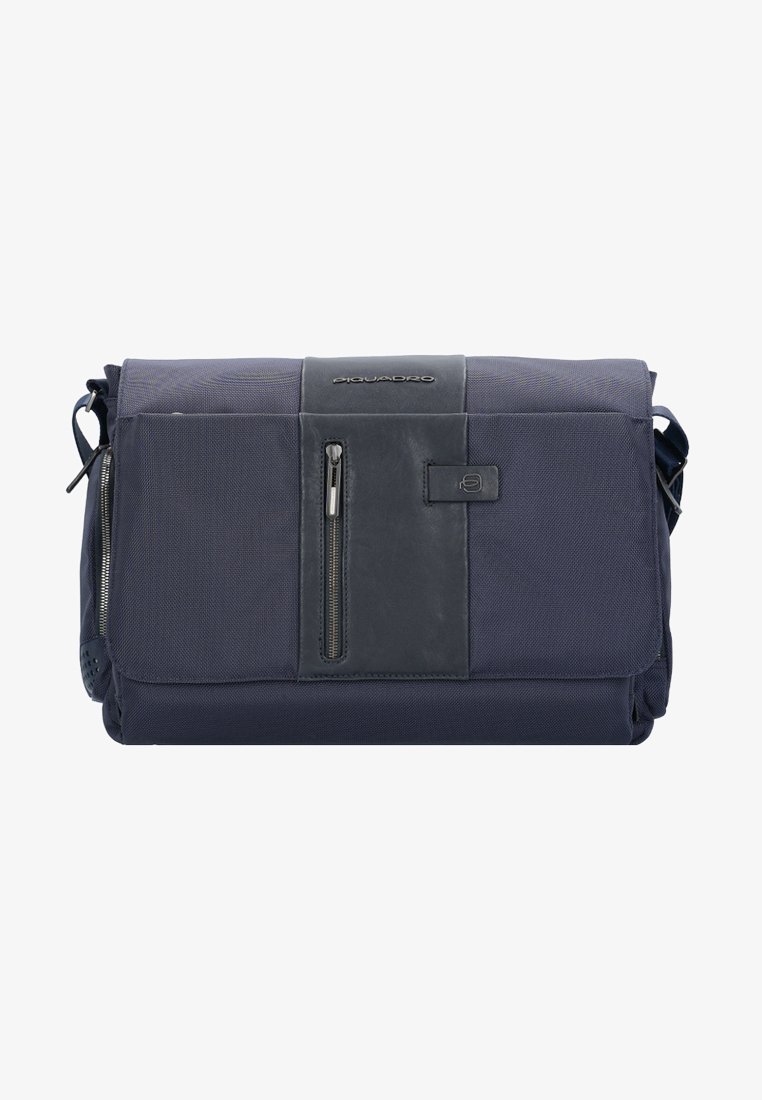 Borsa a messaggero navy realizzata in tessuto testurizzato, con accenti in cuoio liscio a contrasto, una tasca frontale con zip e una tracolla regolabile.